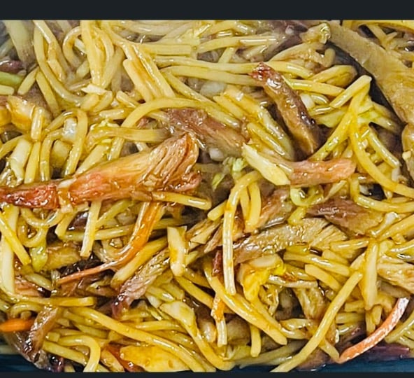 D8. Roast Pork Lo Mein