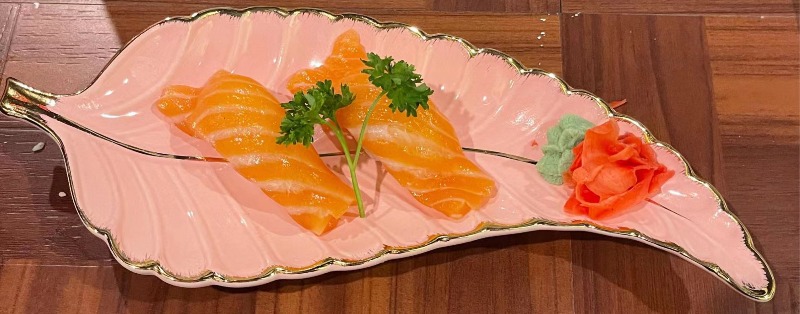 N2. 三文鱼寿司<br>연어<br>Salmon Nigiri
