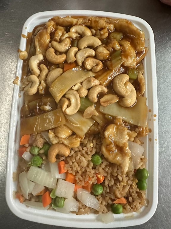 C 8. Chicken with Cashew 腰果鸡