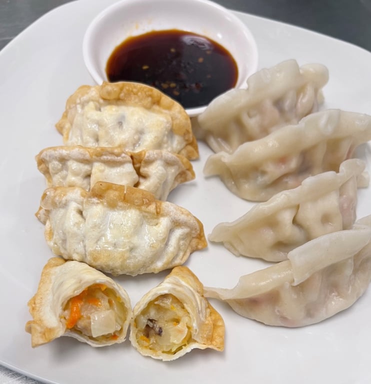 Steamed Vegetable Dumplings (8)