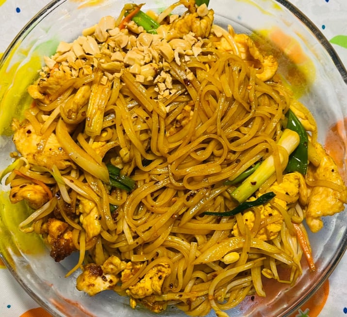 N5.  Pad Thai Chicken 泰式鸡肉炒米粉