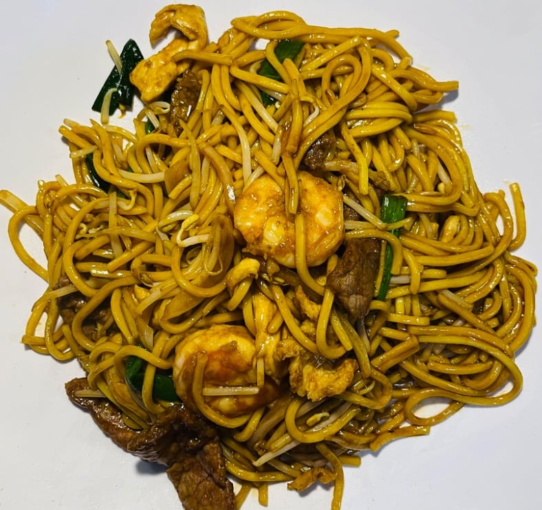N4. House Combo Lo Mein 本樓捞面