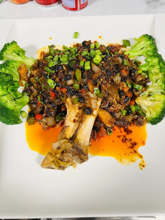 豉香圆肘 Braised Pork Knuckle in Soy Bean Sauce