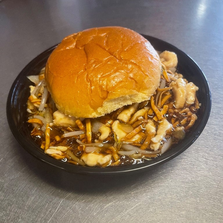 34. Chicken Chow Mein Sandwich 鸡炒面三明治