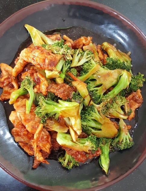 C02. Chicken with  Broccoli