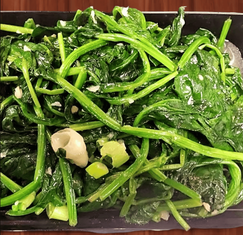 70. 蒜蓉菠菜 Sautéed Garlic Spinach