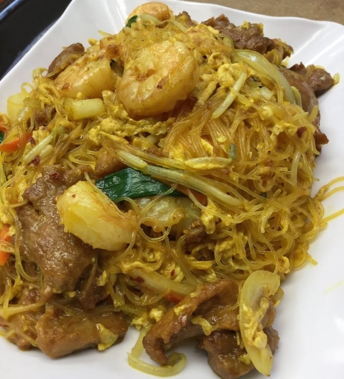 22. Singapore Rice Noodle