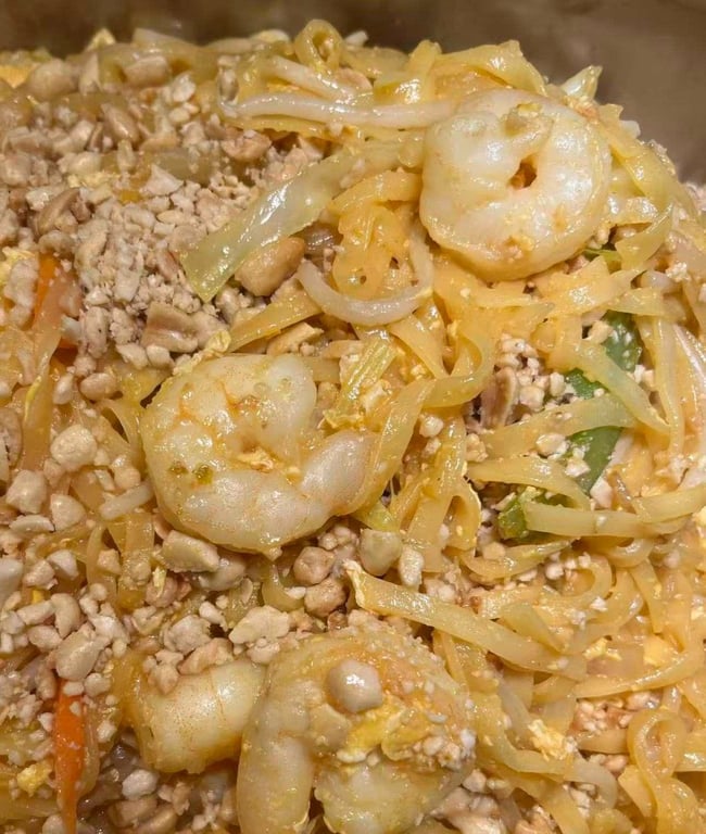 虾泰式炒河粉 Shrimp Pad Thai (10pcs)