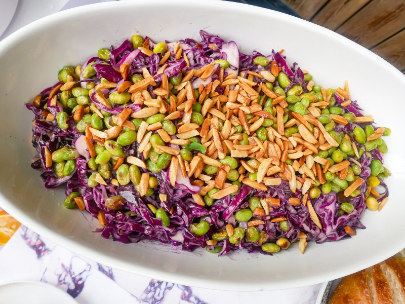 Salade de chou rouge à l'asiatique