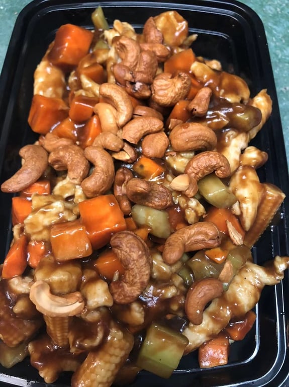 81. Chicken w. Cashew Nuts 腰果鸡