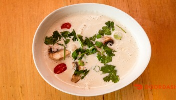 Tom Kha Gai Soup w. Chicken