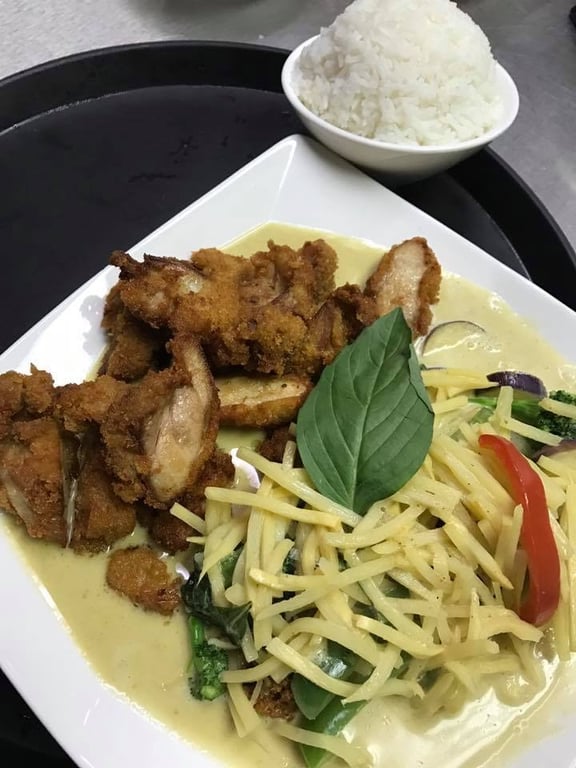 Green Curry W/ Crispy Chicken