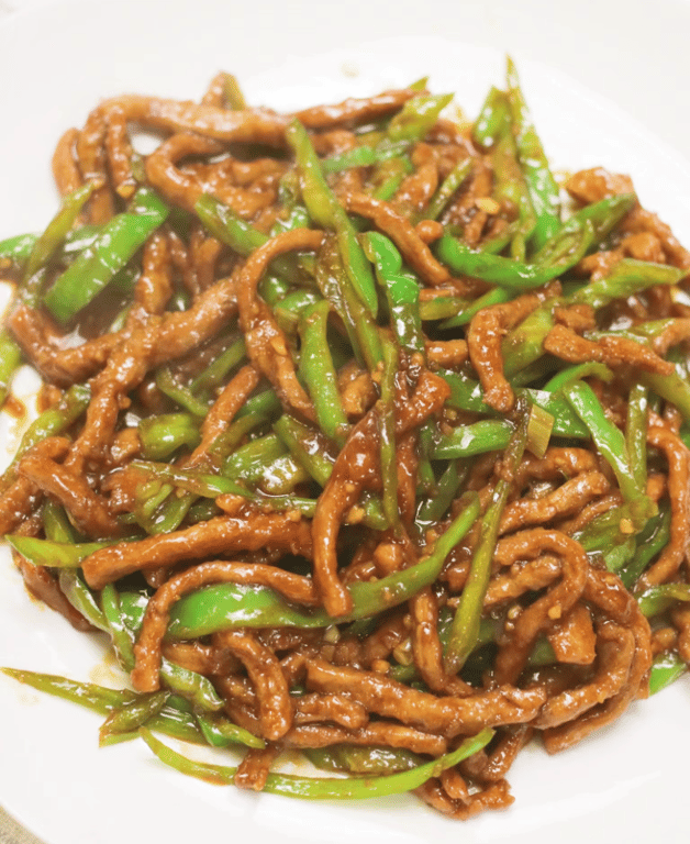 4. Beef w. Hot Green Pepper 小椒牛