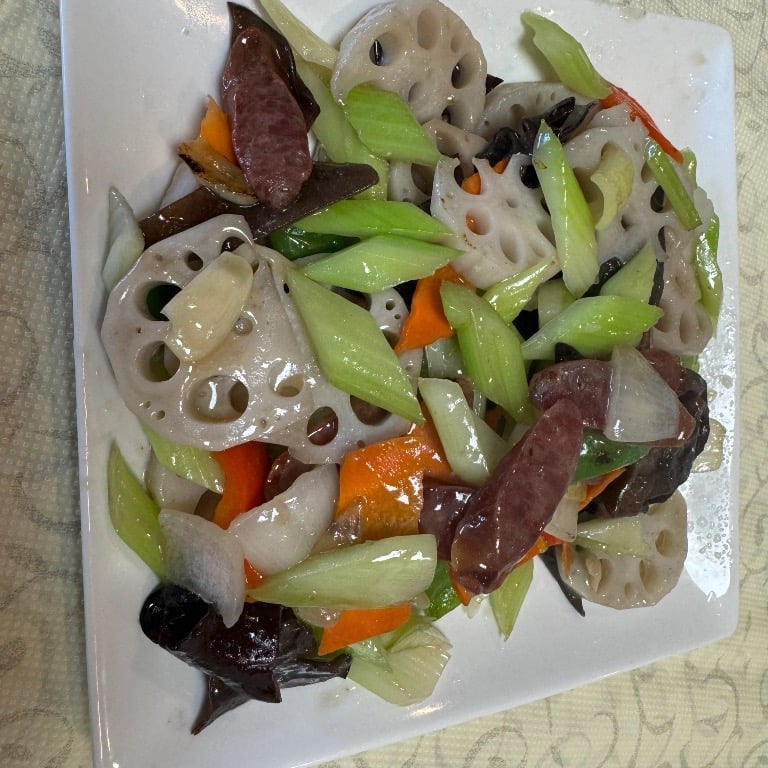 8. 荷塘小炒 Lotus Pond Stir-fried Vegetables