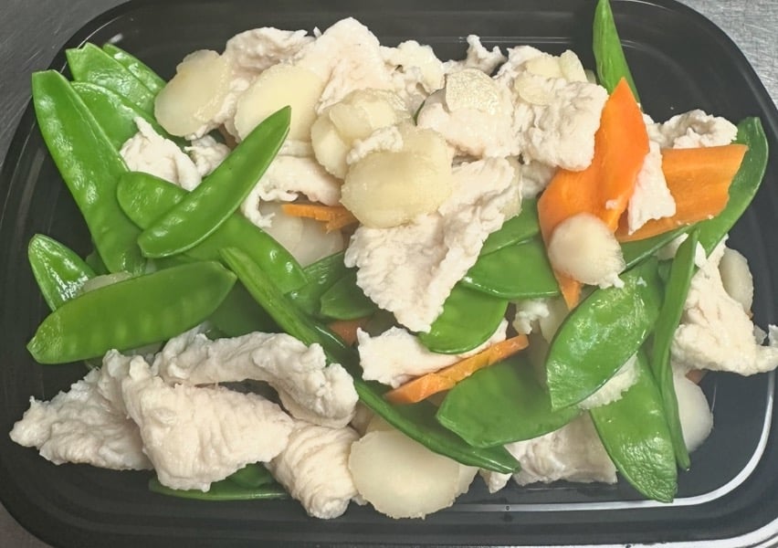 H3. Steamed Chicken & Snow Peas