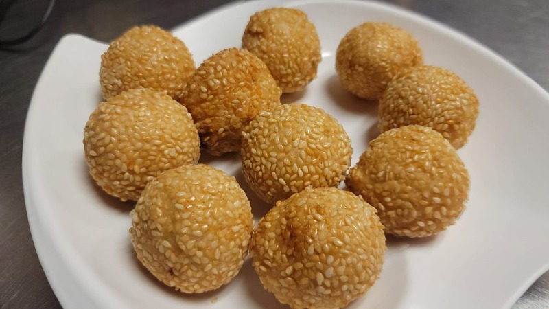 D1. Sesame Balls (10) (芝 麻 球)