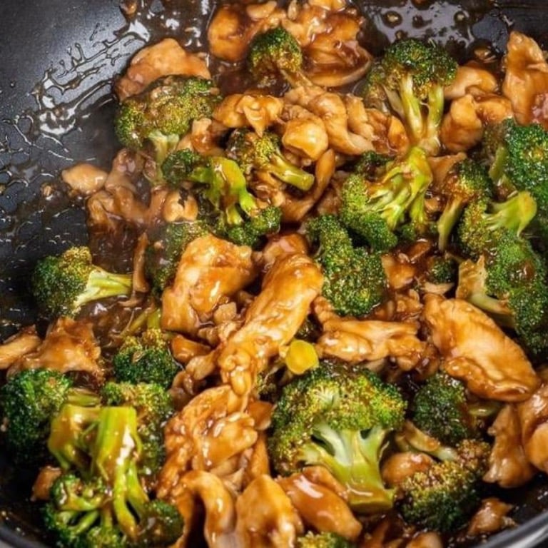 C14. Chicken w. Broccoli Combo