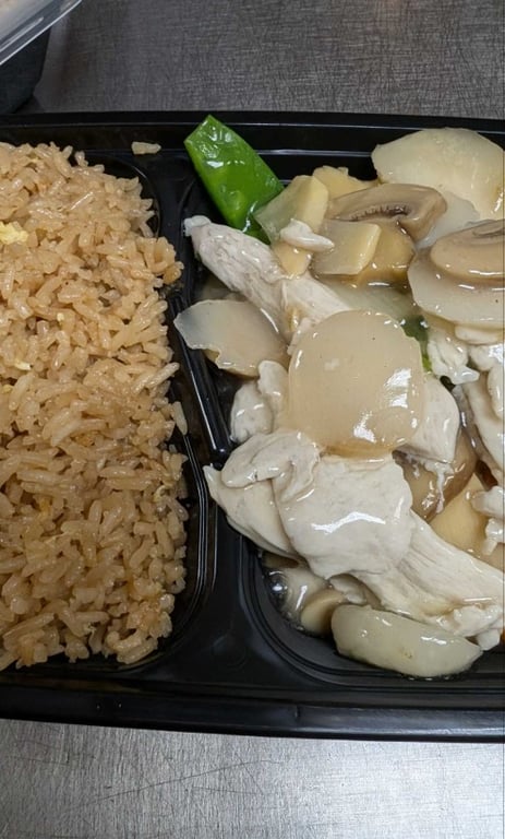 2. Moo Goo Gai Pan  蘑菇鸡片