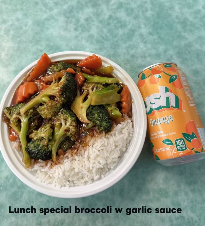 L17. Broccoli w. Garlic Sauce