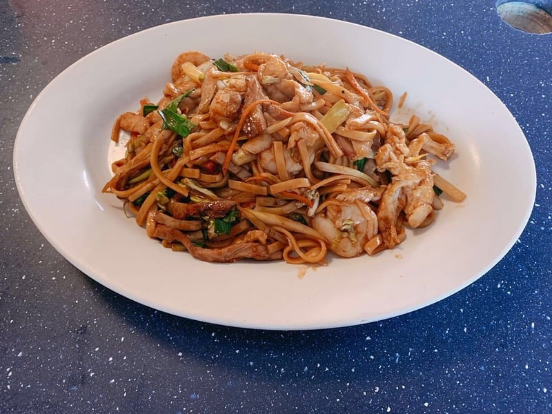 34. House Special Lo Mein Image