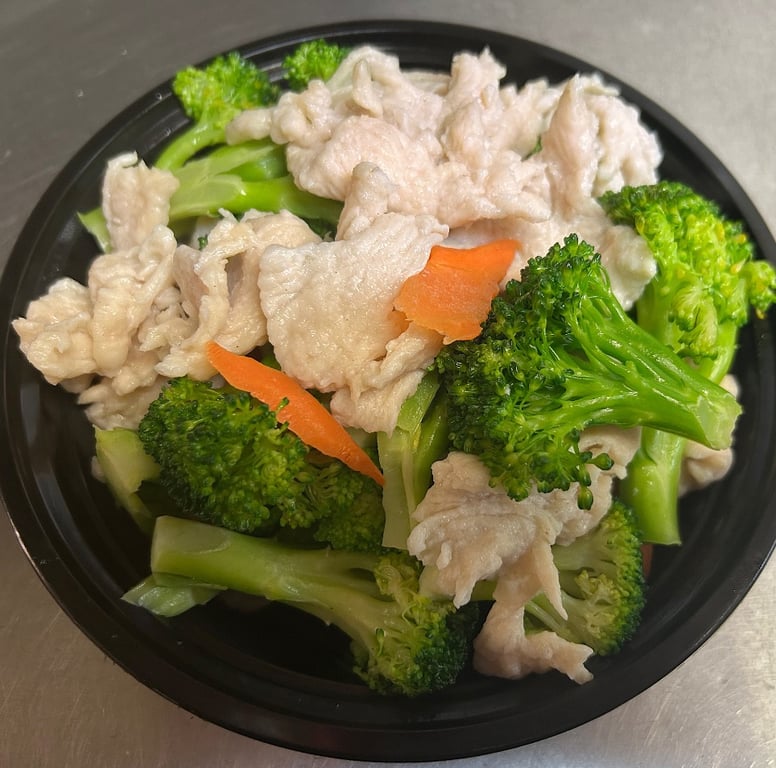 水煮芥兰鸡 <br> Steamed Chicken w. Broccoli