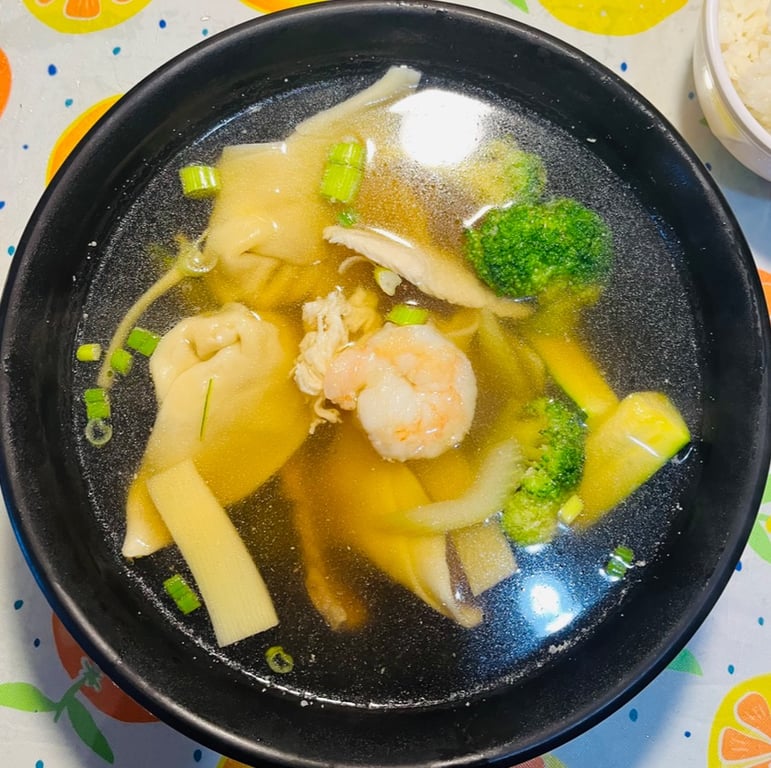 S5. House Wonton Soup (For 2 People) 本楼云吞汤