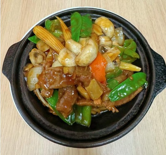 Beef w. Mushrooms in Clay Pot