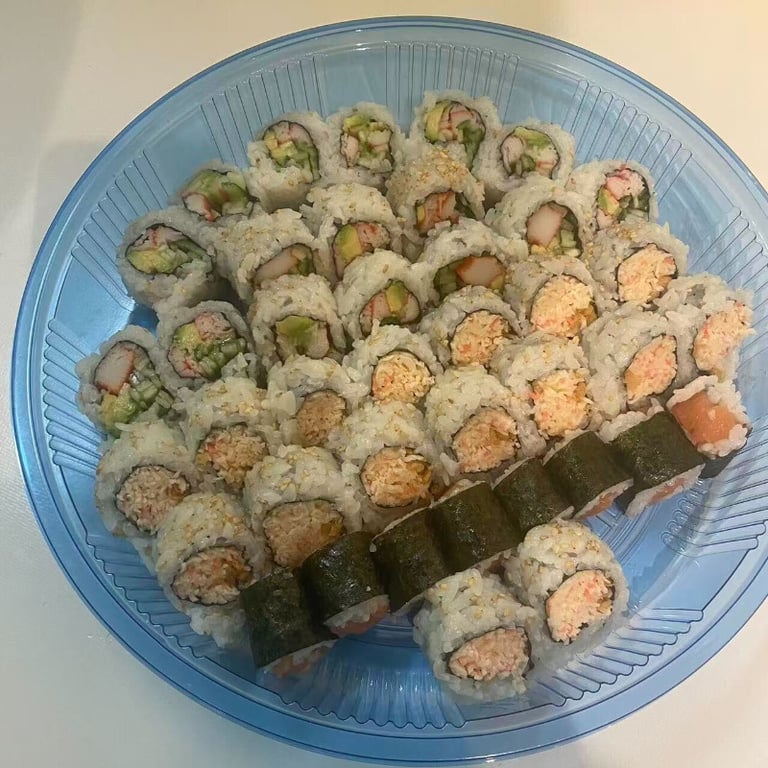 A1. 40 Pcs Sushi Rolls