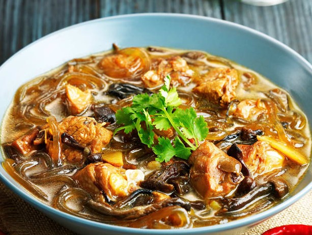 Chicken Stewed w. Mushrooms <br> 小鸡炖蘑菇