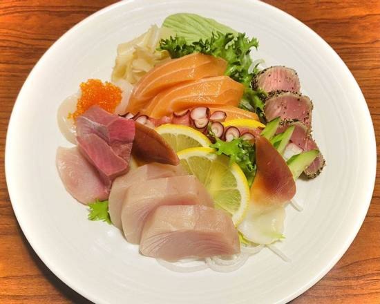 Assorted Sashimi (16 pcs) Image