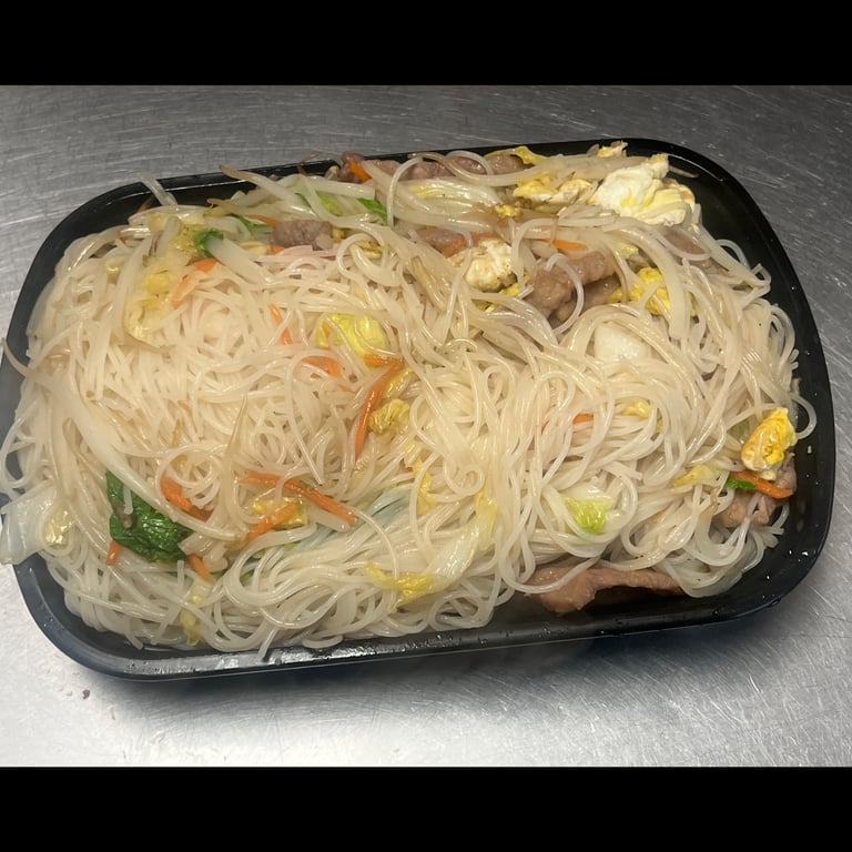 C5. Beef Chow Mei Fun