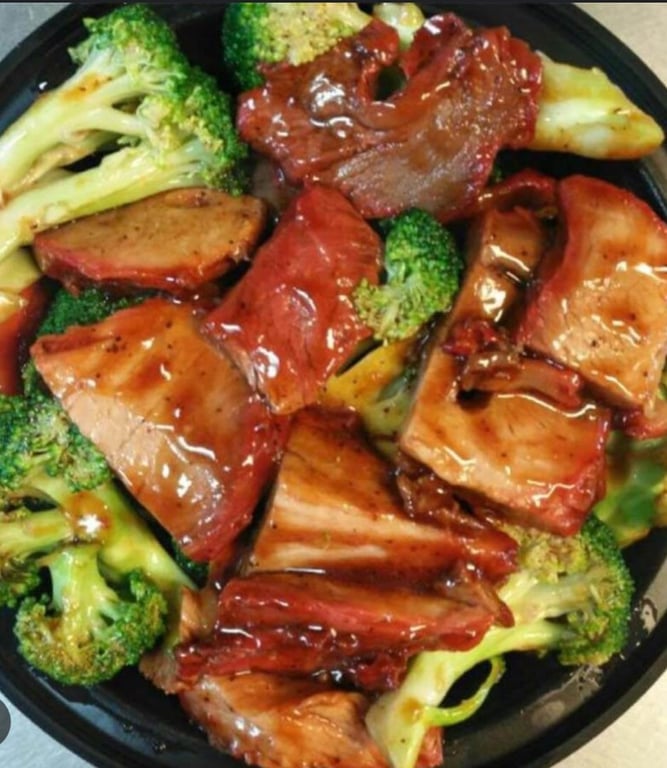 L23. 芥兰叉烧 Roast Pork w. Broccoli