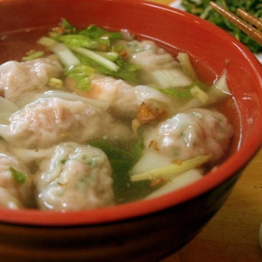 104. Shrimp Dumpling with Noodles In Soup, Hong Kong Style