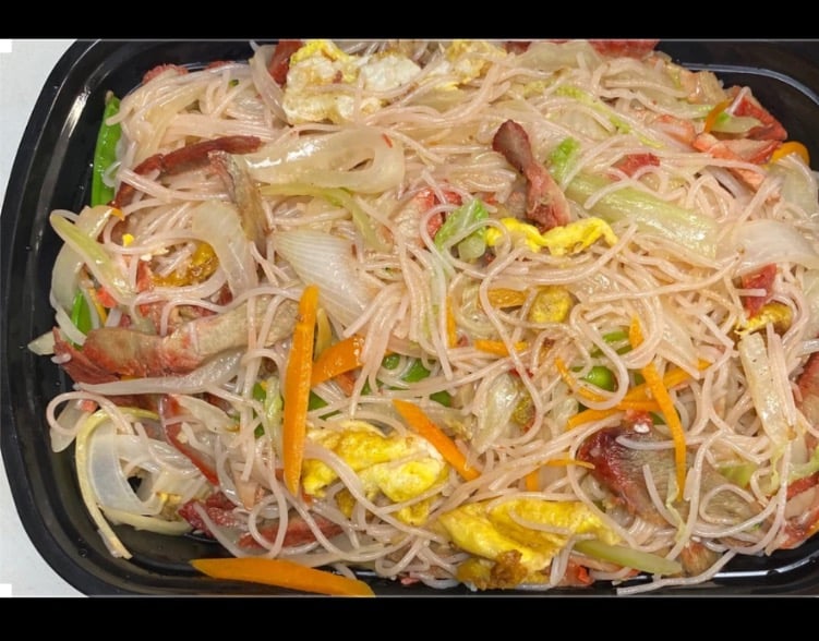 33. Chow Mei Fun w. Pork