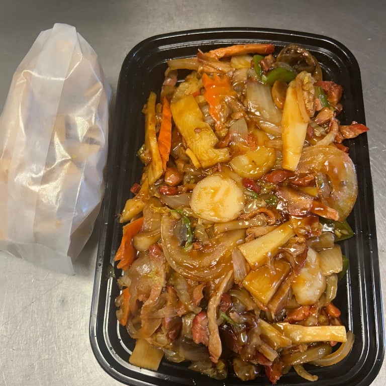 叉烧炒面<br>36. Roast Pork Chow Mein