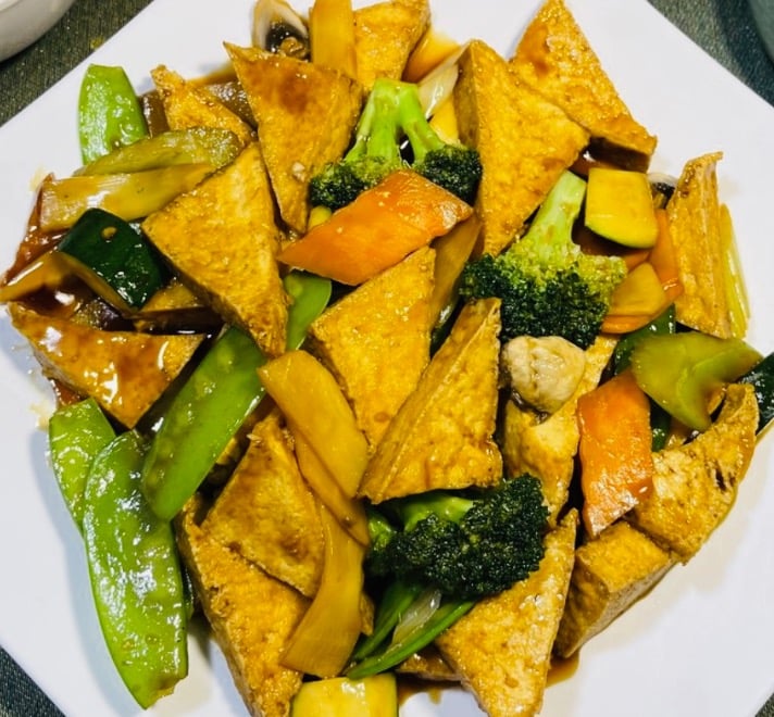 V1. Sizzling Tofu w. Mixed Vegetables 什菜豆腐