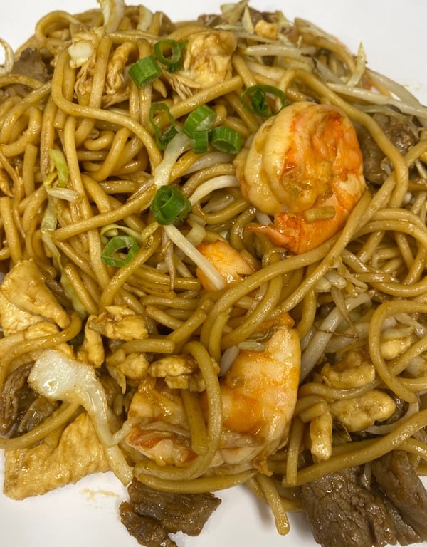 LM7. House Special Lo Mein