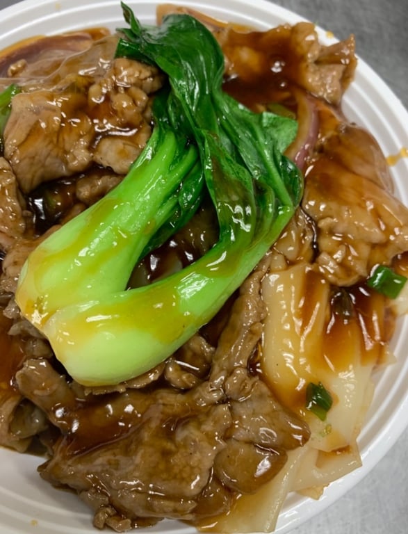 47. Wet Stir-Fried Ho Fun Beef 湿炒牛河