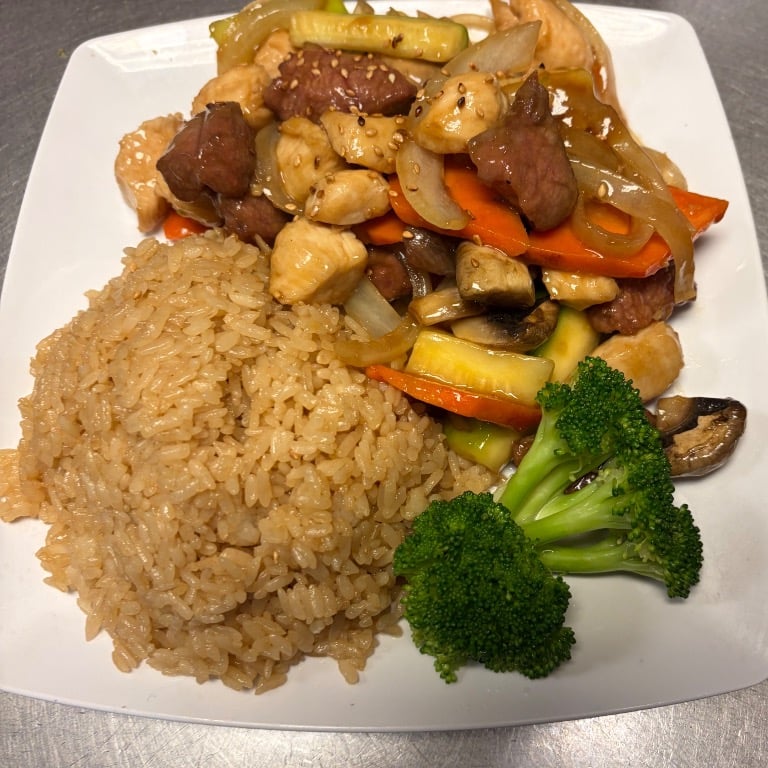 6. Hibachi Chicken & Steak 铁板鸡牛