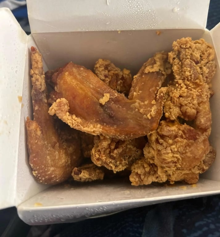 Z2. Fried Chicken Wing (8) 炸鸡翅