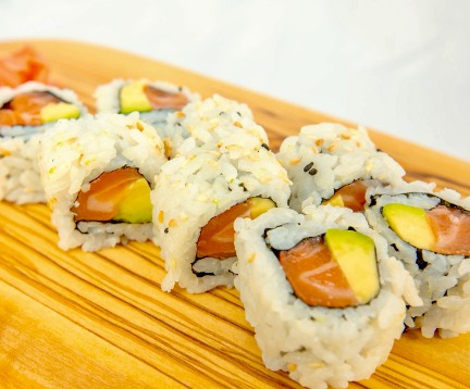 *Salmon Avocado Roll (8 pcs)