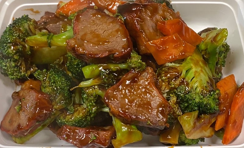 芥兰叉烧 Roasted Pork w. Broccoli