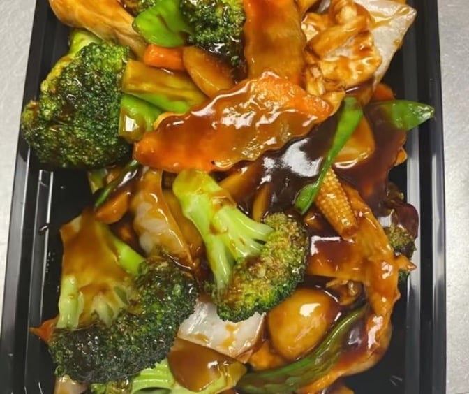 52. Chicken w. Szechuan  Sauce