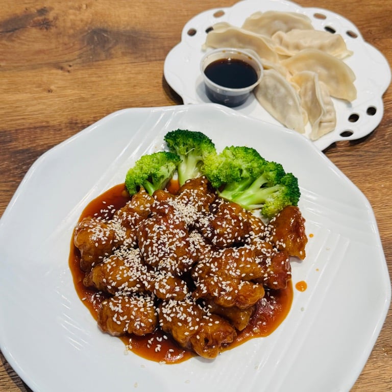 Sesame Chicken+Free steam pork dumplings