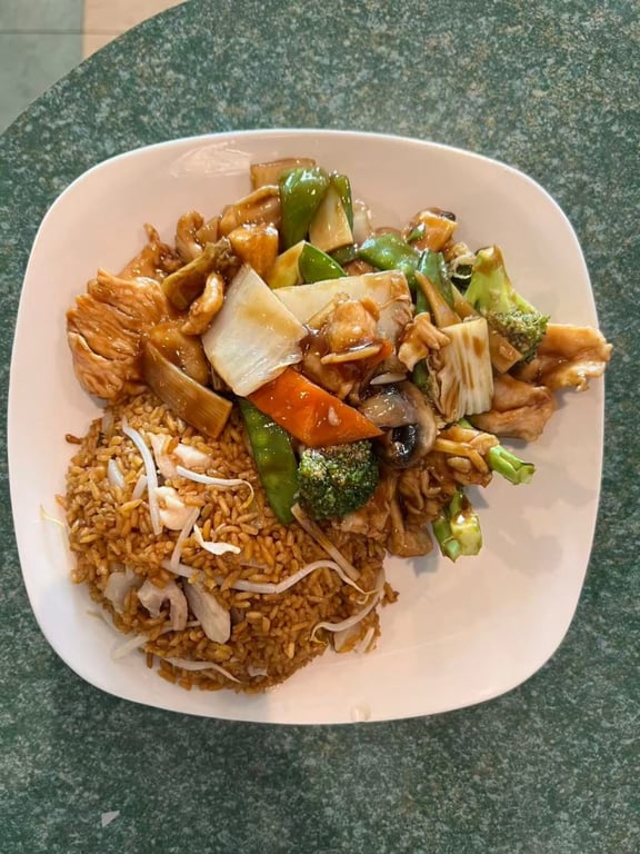 C13. Chicken w. Chinese Vegetable 蔬菜鸡