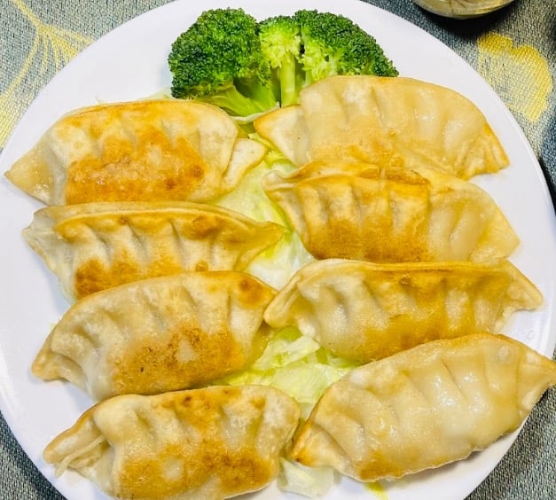 A2. Fried Dumplings (8) 锅贴