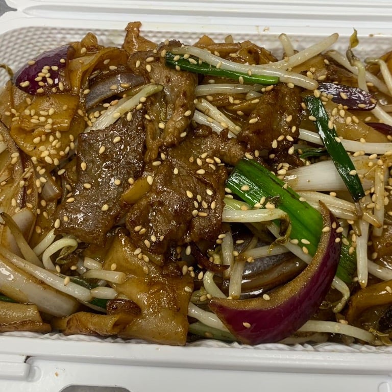 港式炒河粉 Hong Kong Fried Chow Fun