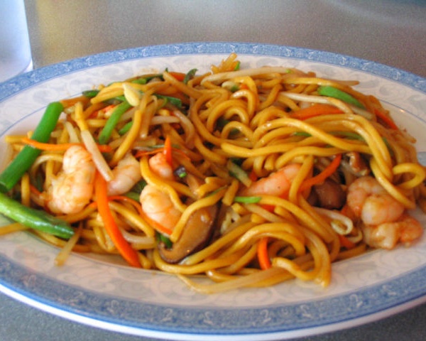 C13. SHRIMP LO MEIN