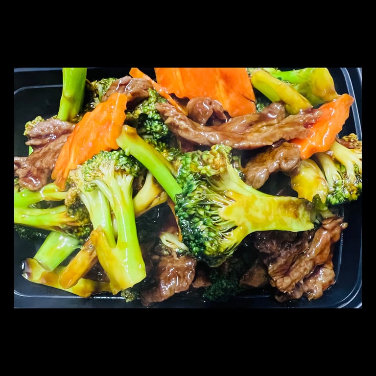 B4. 芥兰牛<br>Beef w. Broccoli in Brown Sauce