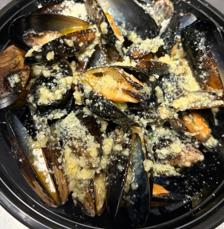 Parmesan Garlic Butter Mussels